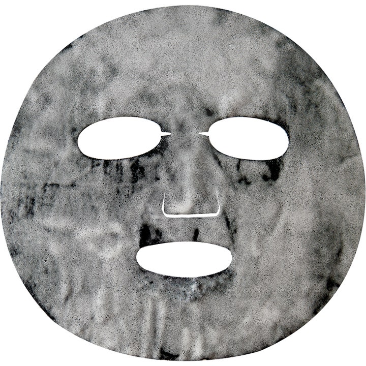Dr.Jart+ Dermask Porecting Solution 28 g ansiktsmaske viser en kullsvart arkmaske dekket med hvitt boblende skum