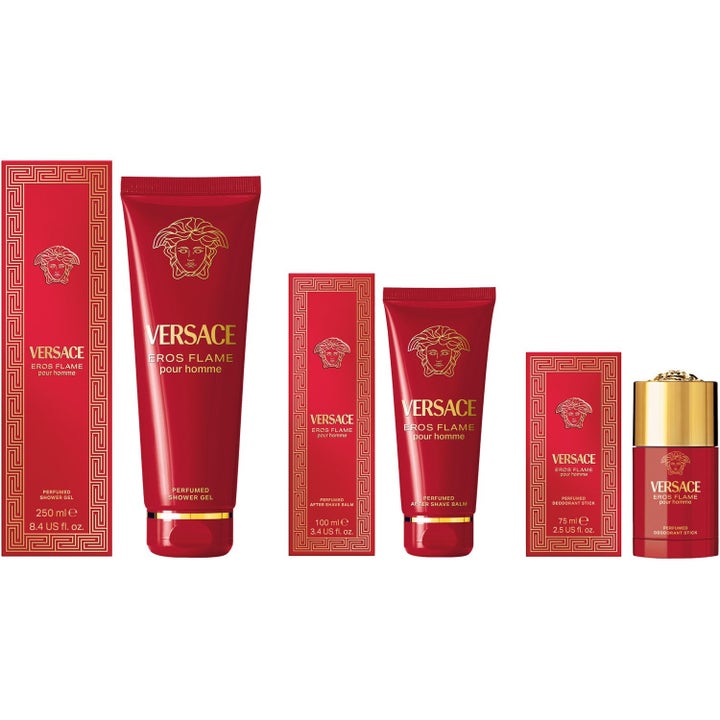 Versace Eros Flame gavesett med dusjgelé, aftershave og deodorant i røde forpakninger med ikonisk gulldekor.