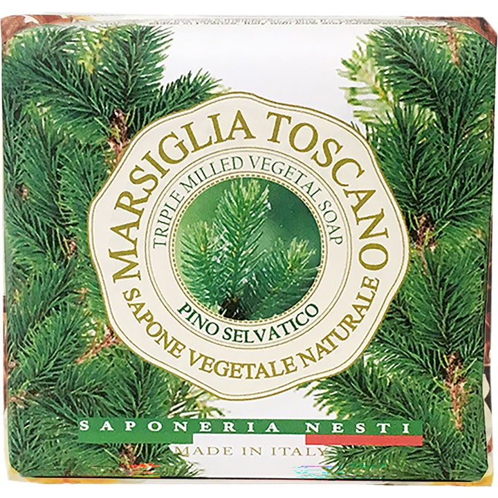 Nesti Dante Marsiglia Toscano Pino Selvatico fast såpe i emballasje med grønne furunåler og en hvit og gullfarget logo.