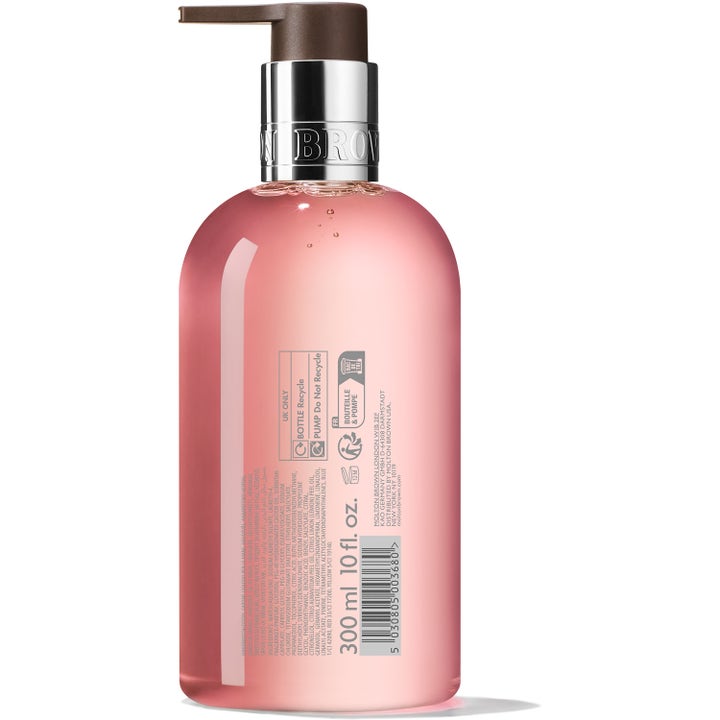 Molton Brown Delicious Rhubarb & Rose 300 ml håndsåpe i gjennomsiktig flaske som viser rosa gelé.