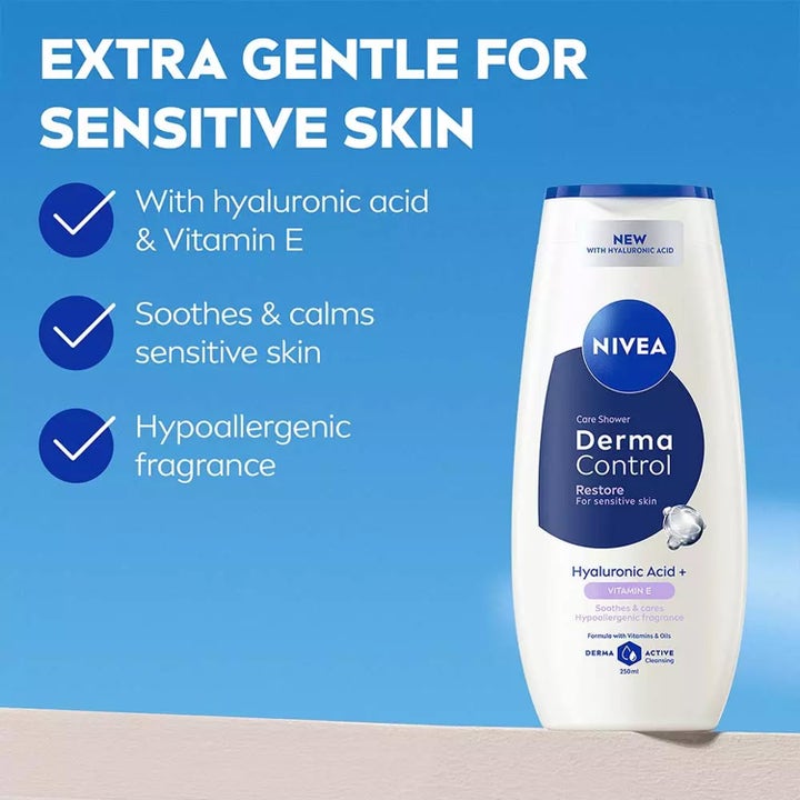Nivea Derma Control Restore Sensitive Shower 250 ml dusjsåpe med hyaluronsyre og vitamin E som beroliger huden.