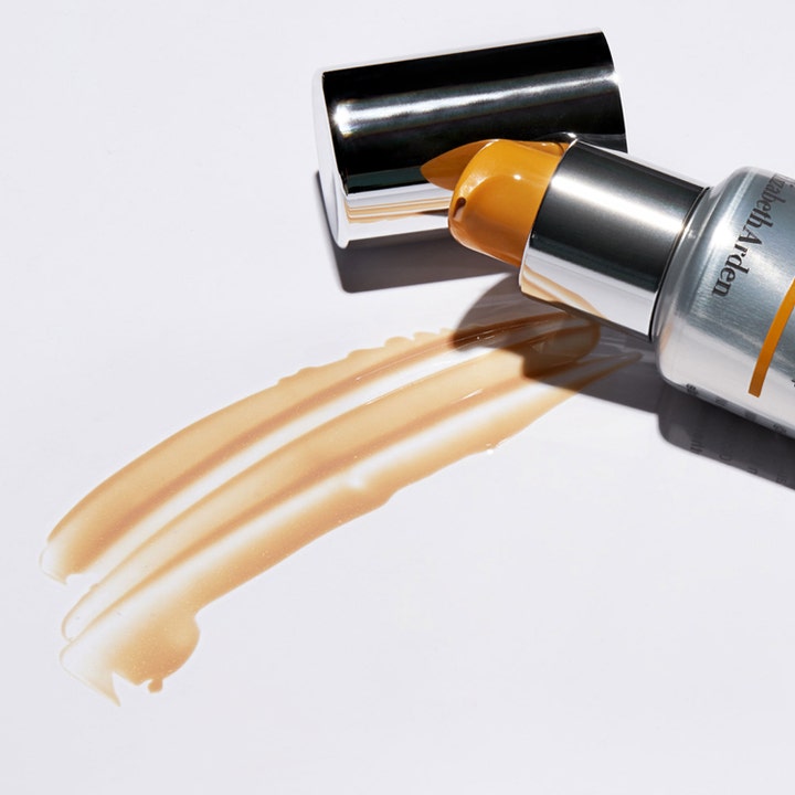 Elizabeth Arden Prevage City Smart SPF50 40 ml fuktighetsgivende solkrem for ansiktet med beige tekstur og sølvtube