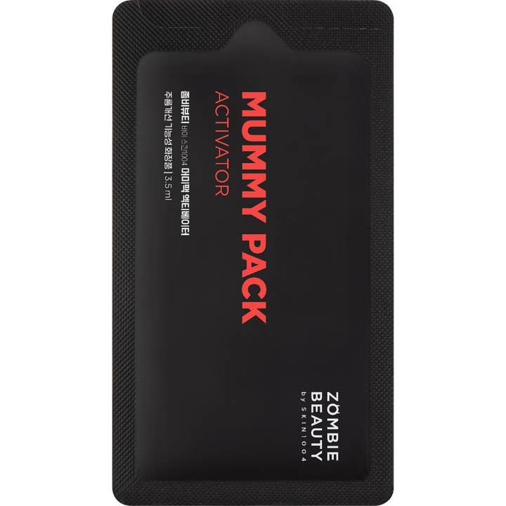 SKIN1004 Zombie Beauty Mummy Pack Activator 3,5 ml oppstrammende ansiktsmaske i svart sachet med rød tekst