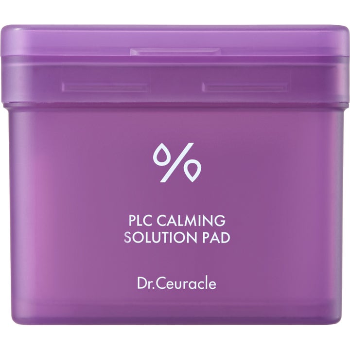 Dr. Ceuracle PLC Calming Solution Pad beroligende ansiktspads i en lilla firkantet plastbeholder.