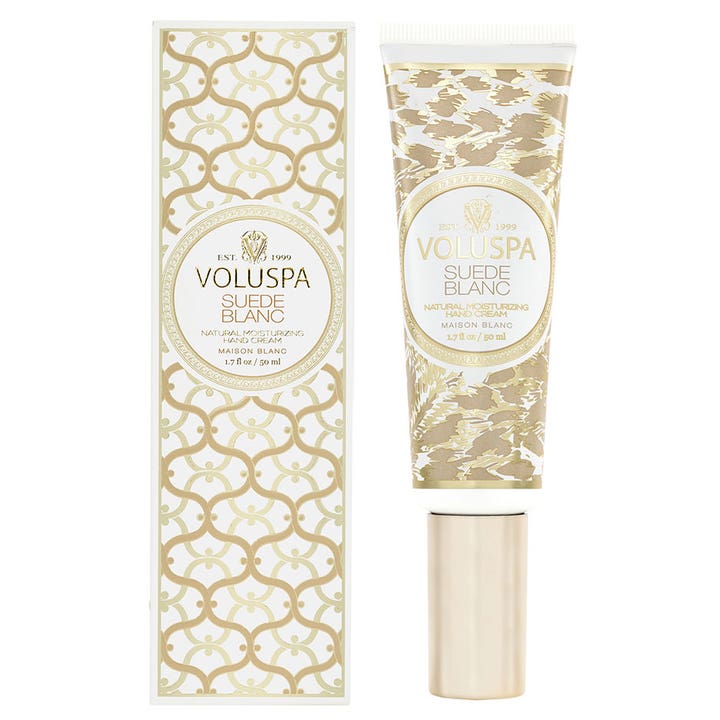 Voluspa Suede Blanc 50 ml fuktighetsgivende håndkrem i hvit og gullmønstret tube med tilhørende eske
