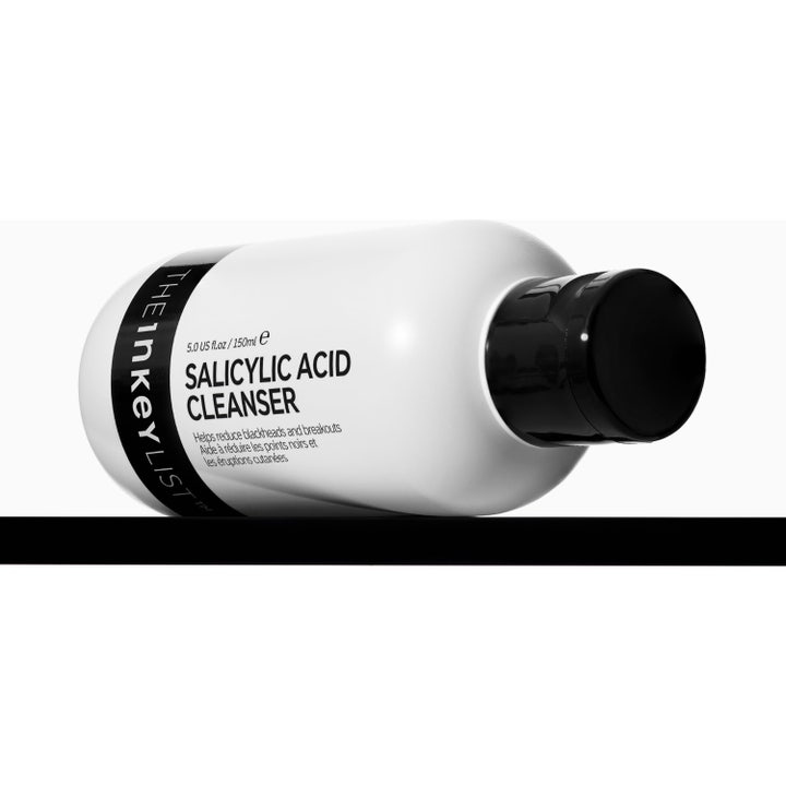 The INKEY List Salicylic Acid Cleanser 150 ml ansiktsrens mot hudormer i hvit liggende flaske med sort lokk