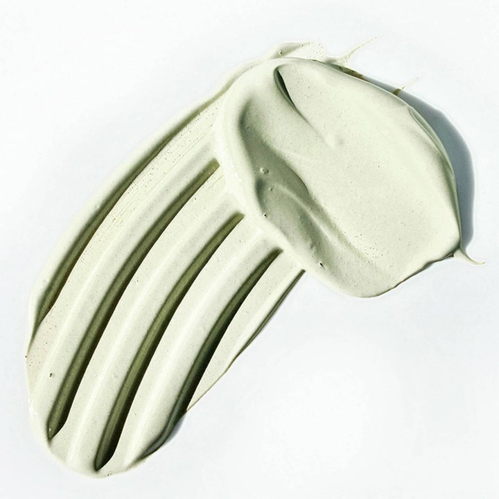 Dr.Jart+ Cicapair Tiger Grass Color Correcting Treatment 15 ml med kremet lysegrønn tekstur som nøytraliserer rødhet.