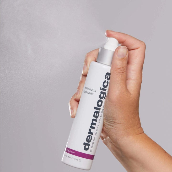 Dermalogica Antioxidant Hydramist Duo 2 x 150 ml fuktighetsgivende mist i hvit sprayflaske som gir en fin tåke.