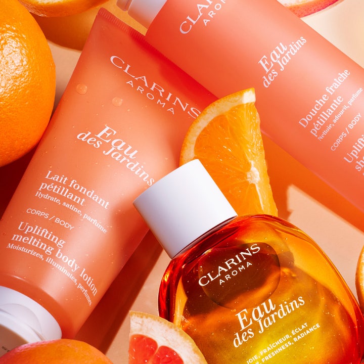 Clarins Eau des Jardins Uplifting Melting Body Lotion 200 ml gir fukt i oransje tube med sitrusskiver