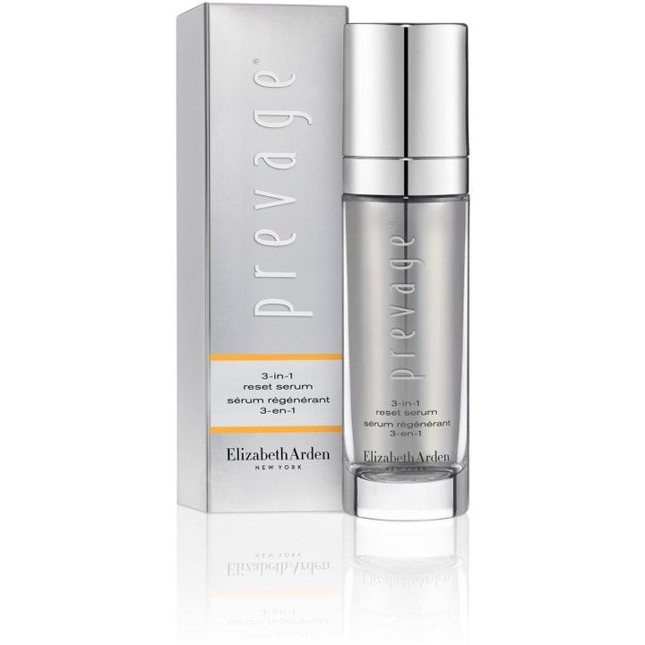 Elizabeth Arden Prevage 3-in-1 Reset Serum 30 ml gir glød i en sølvfarget pumpeflaske med matchende eske.