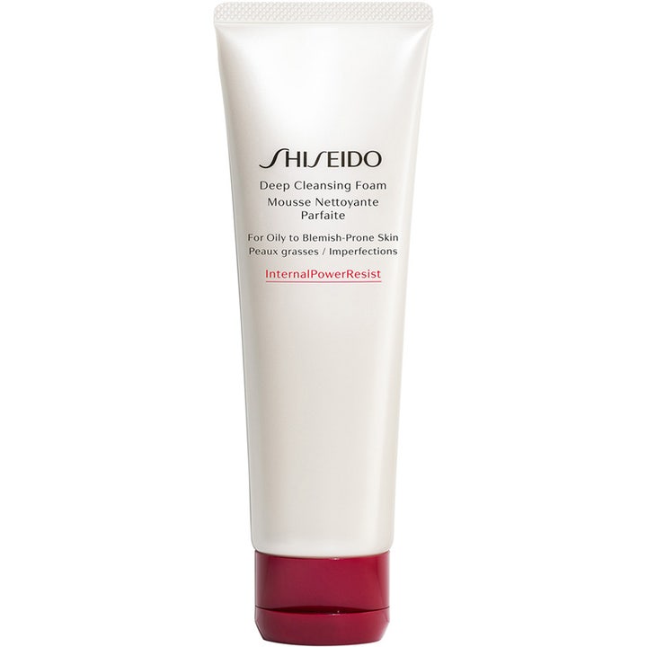 Shiseido Deep Cleansing Foam 125 ml dyptrensende ansiktsrens for fet og uren hud i hvit tube med mørkerød kork