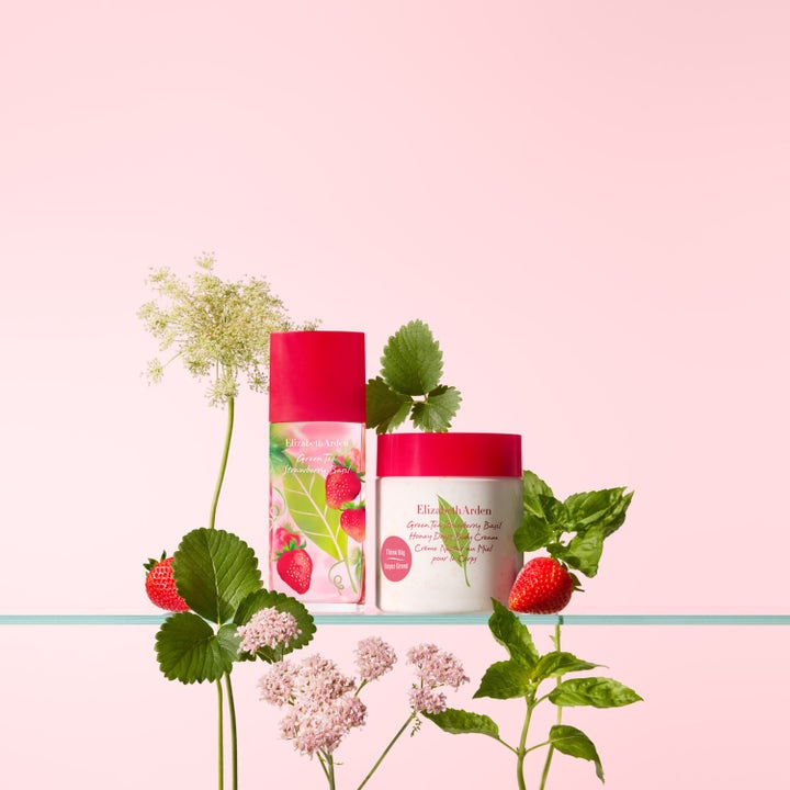 Elizabeth Arden Green Tea Strawberry Basil 500 ml fuktighetsgivende body cream i krukke med friske jordbær og urter