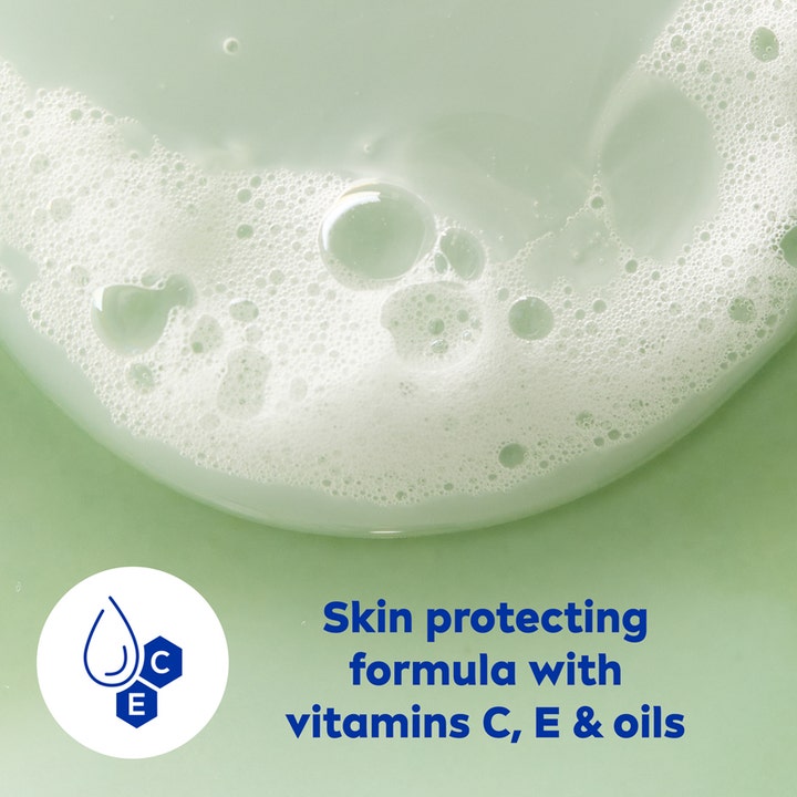 NIVEA Shower Summer Creme Aloe 250 ml dusjsåpe med hudbeskyttende vitamin C, E og oljer i lysegrønn skummende tekstur