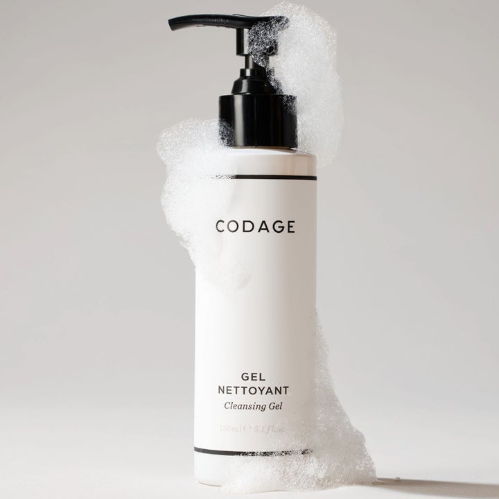 Codage Paris The Cleansing Gel 150 ml ansiktsrens i hvit pumpeflaske dekket av luftig, hvitt skum