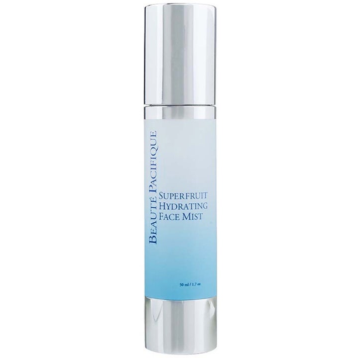 Beauté Pacifique Superfruit Hydrating Face Mist 50 ml fuktighetsspray i frostet blå flaske med sølvlokk