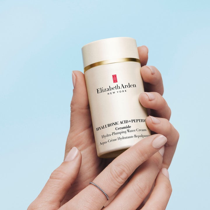 Elizabeth Arden Ceramide Hyaluronic Acid + Peptides Water Cream 50 ml fuktighetsgivende ansiktskrem i beige beholder.