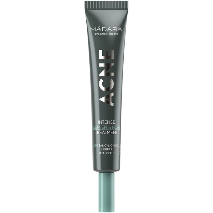 Mádara Acne Intense Blemish & Pore Treatment 20 ml mot kviser i en elegant grå og grønn tube.