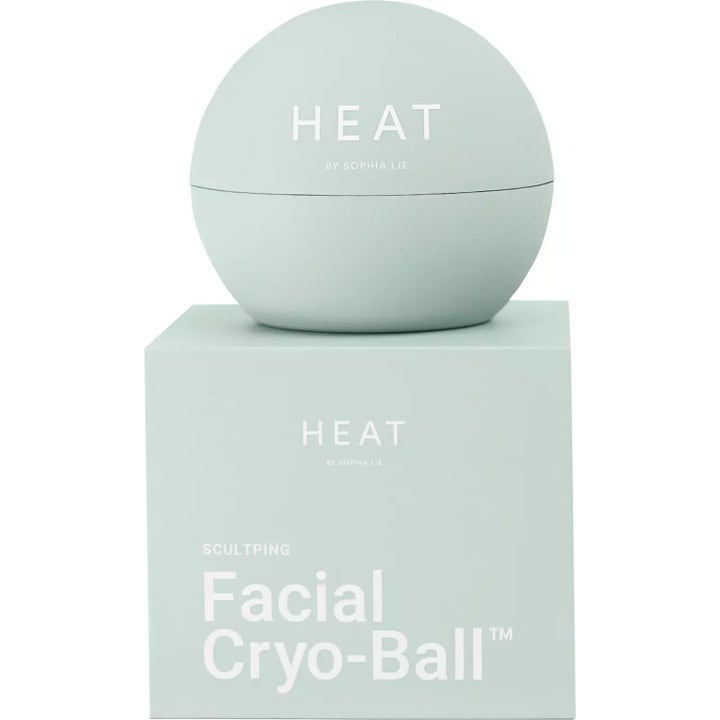 HEAT by Sophia Lie HEAT Cryo-Ball 1 stk hudpleieverktøy i lys mintgrønn ballform med matchende eske