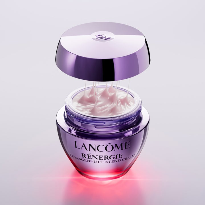 Lancôme Rénergie Collagen+ Lift-Xtend Cream 50 ml oppstrammende dagkrem i lilla krukke med elastisk rosa tekstur.