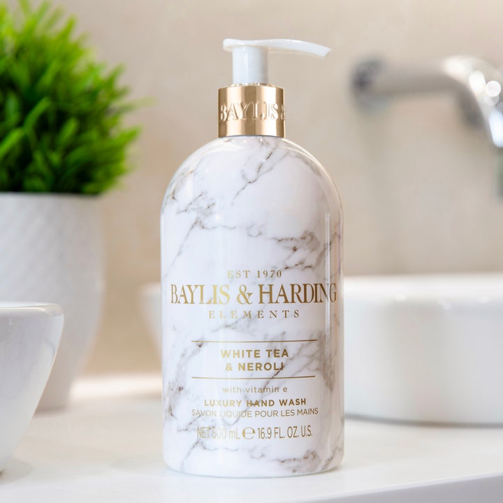 Baylis & Harding Elements White Tea & Neroli 500 ml flytende håndsåpe i marmormønstret flaske med gulldetaljer.