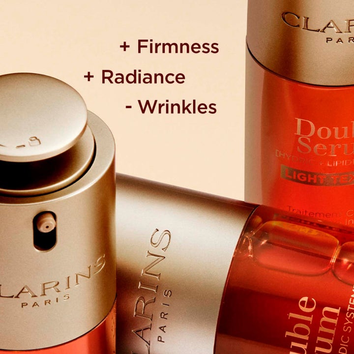 Clarins Double Serum Light Texture 50 ml anti-age serum i oransje glassflaske med tekst om fasthet og glød