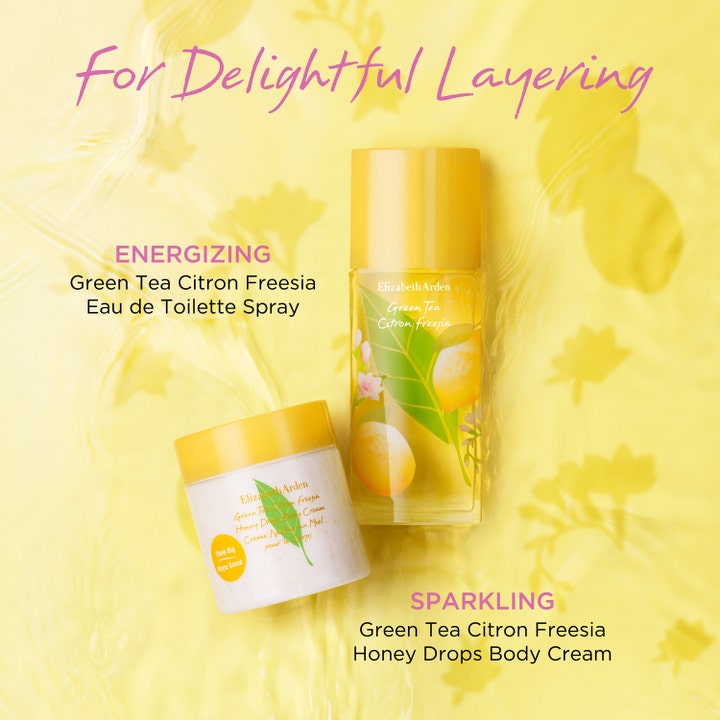 Elizabeth Arden Green Tea Citron Freesia 500 ml fuktighetsgivende kroppskrem og parfyme på gul vannflate.