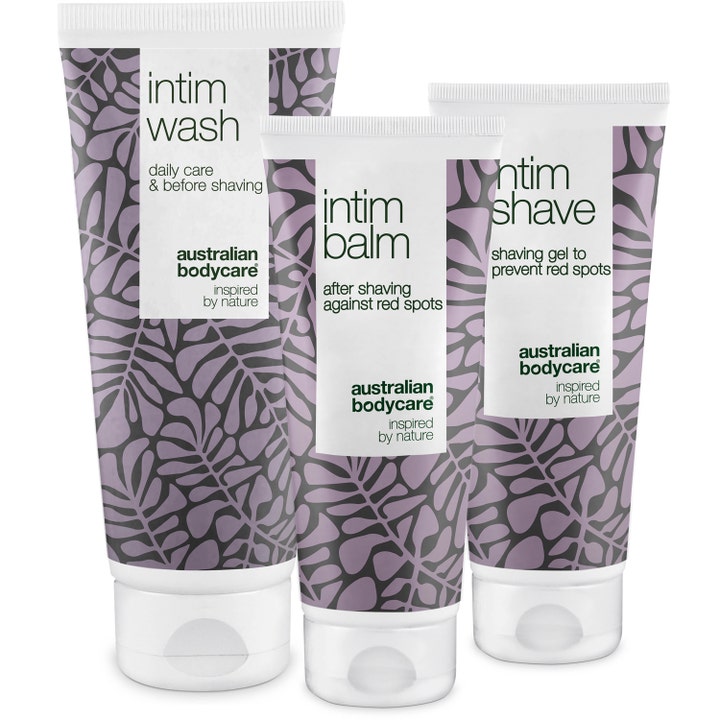 Australian Bodycare Intim Shaving Kit mot irritasjon og røde nupper i tre hvite tuber med lilla bladmønster