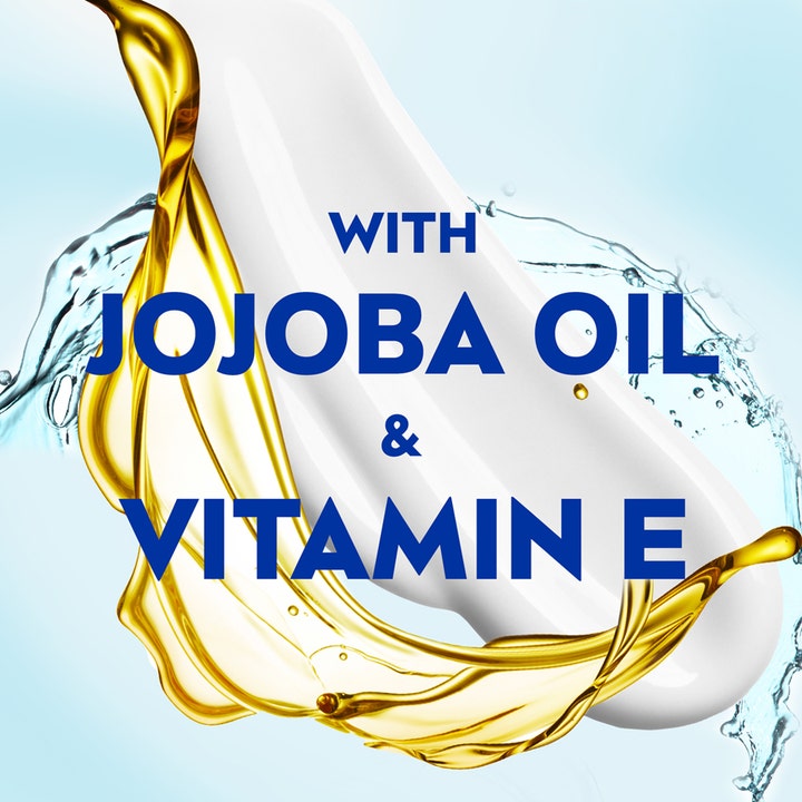 NIVEA Soft 75 ml fuktighetskrem med jojobaolje og vitamin E tekstur omgitt av vann og olje