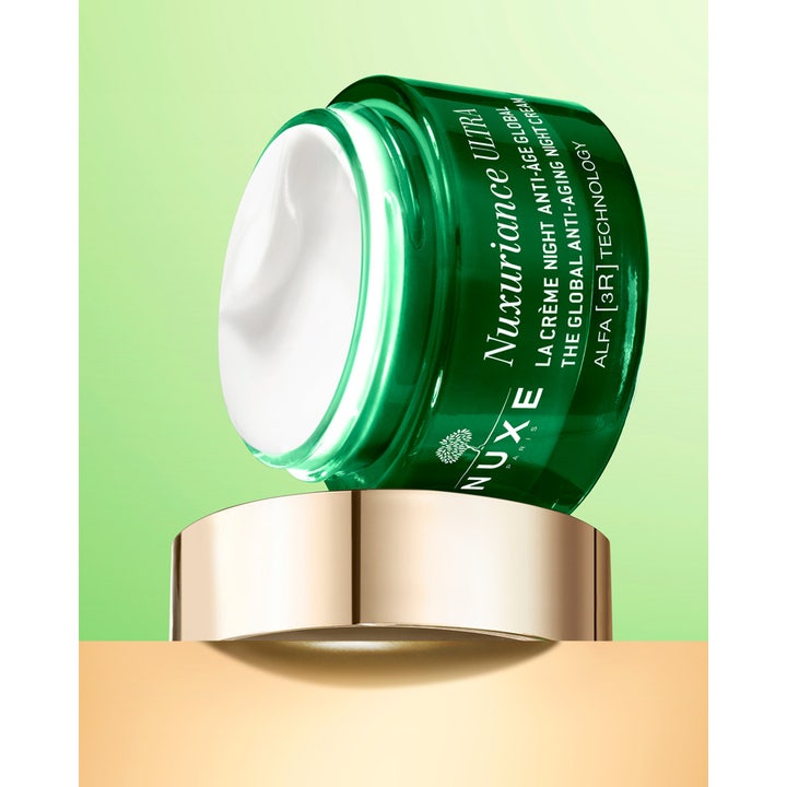 Nuxe Nuxuriance Gold Night Balm 184 g nattkrem i grønn glasskrukke med fyldig hvit tekstur og gulllokk