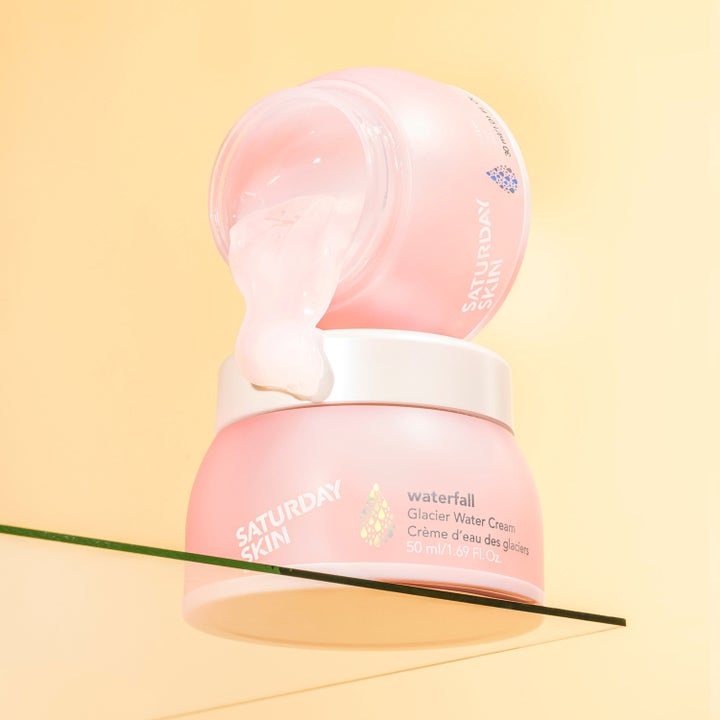 Saturday Skin Waterfall Glacier Water Cream 50 ml fuktighetsgivende dagkrem med lett geltekstur i rosa krukke