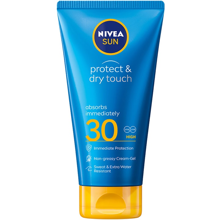 Nivea Sun Protect & Dry Touch SPF 30 solkrem gir umiddelbar beskyttelse i en blå tube med gult lokk og hvit tekst