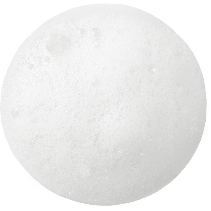 I'm from Fig Enzyme Powder Cleanser 50 g eksfolierende ansiktsrengjøring vist som et hvitt, luftig og boblende skum.