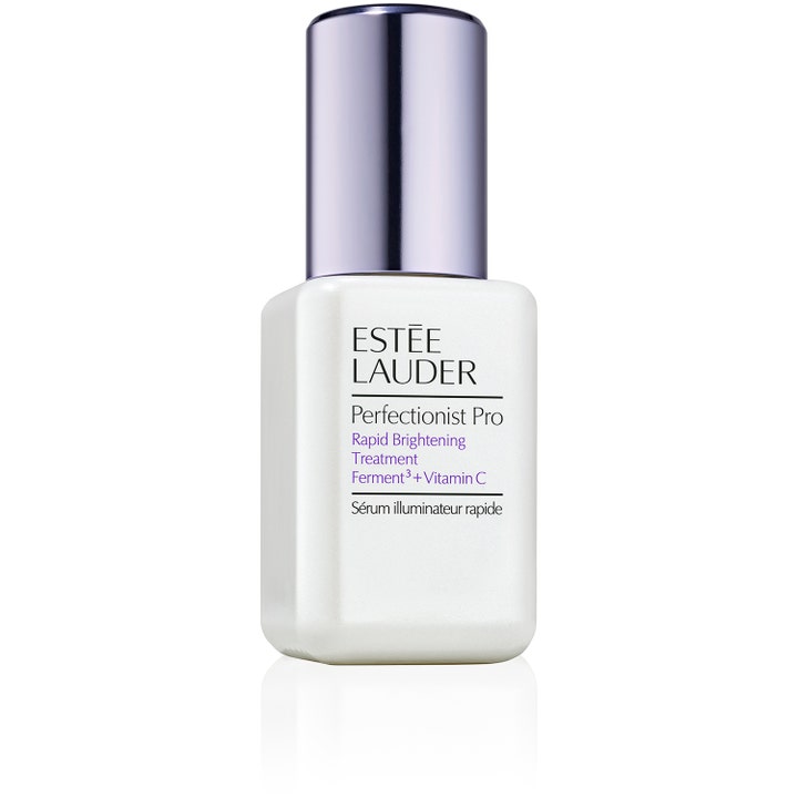 Estée Lauder Perfectionist Pro Rapid Brightening Treatment glødgivende serum med C-vitamin i hvit flaske med sølvkork.