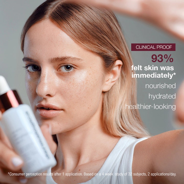 Dermalogica Dynamic Skin Strengthening Serum 30 ml styrkende serum på kvinne med tekst om klinisk bevist fuktighet.