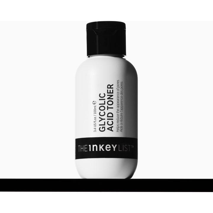 The INKEY List Glycolic Acid Toner 100 ml ansiktstoner reduserer porer i hvit flaske med sort kork og eske