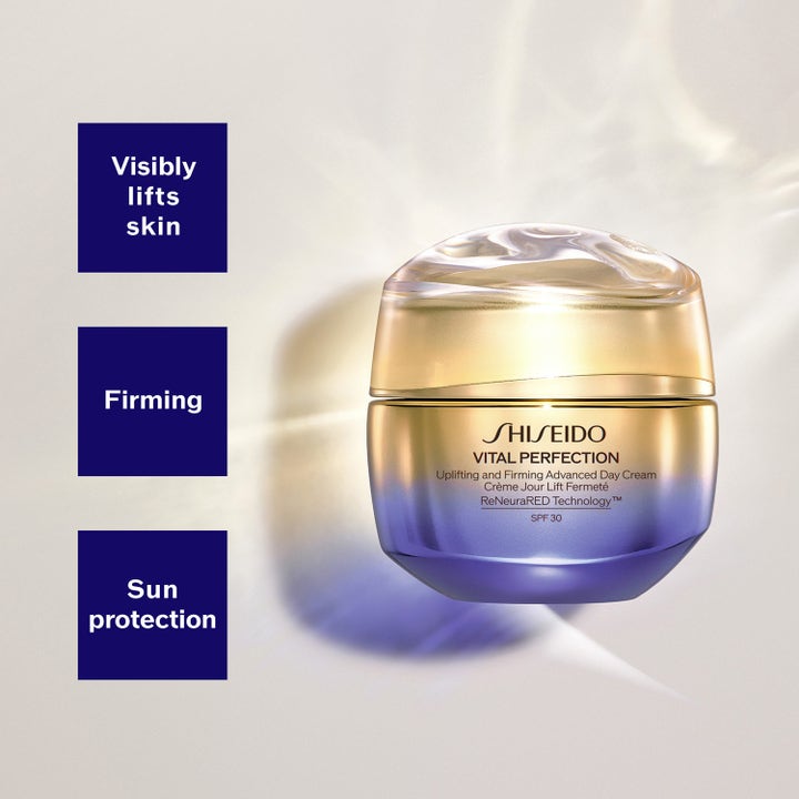 Shiseido Vital Perfection Advanced Day Cream 50 ml i lilla glasskrukke som gir løft og solbeskyttelse med SPF 30.