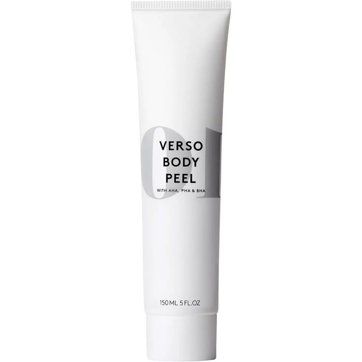 Verso Body Peel 150 ml eksfolierende kroppspeeling med syrer i en stilren hvit tube med sort tekst.