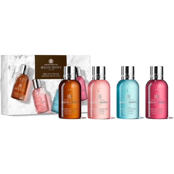 Molton Brown Body Care Collection 4 x 100 ml luksuriøse dusjgeléer i fargerike flasker med sølvkorker og hvit marmoreske.