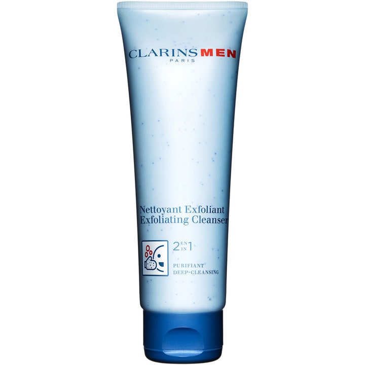 Clarins Men Exfoliating Cleanser 125 ml ansiktsrens som gir dyprens i lyseblå tube med synlige eksfolierende korn.