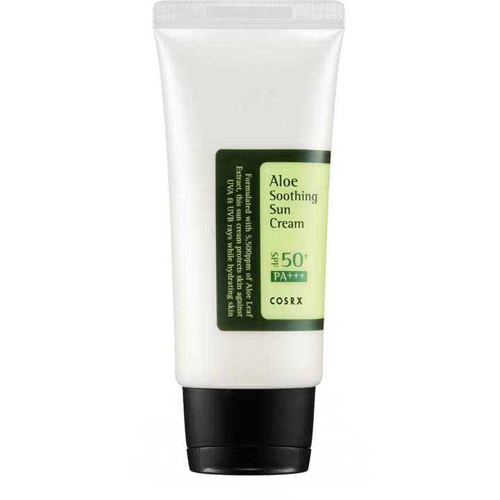 COSRX Aloe Soothing Sun Cream 50 ml beroligende solkrem med aloe vera i hvit tube med grønn etikett og sort kork