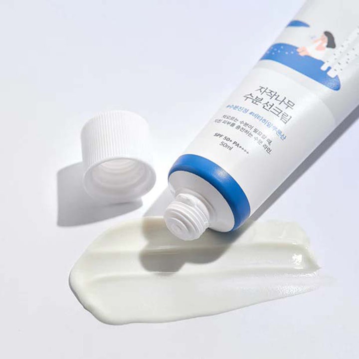 Round Lab Birch Juice Moisturizing Sunscreen 50 ml fuktighetsgivende solkrem med SPF 50 og hvit kremtekstur