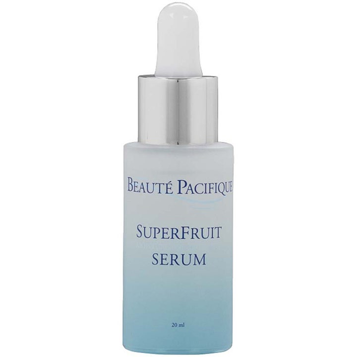 Beauté Pacifique Superfruit Serum 20 ml gir glød i frostet glassflaske med blått fargespill og sølvkork