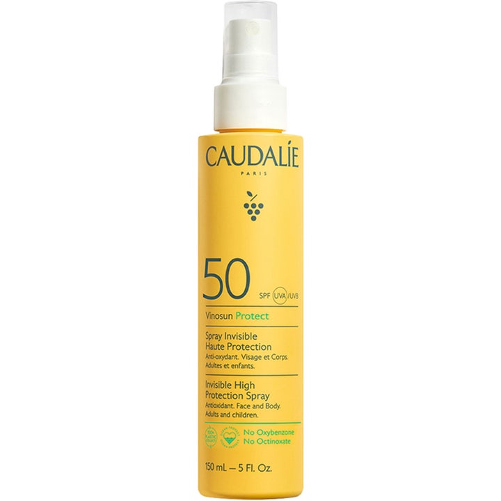 Caudalie Vinosun Protect Invisible High Protection Spray SPF50 150 ml på gul sprayflaske med hvit kork