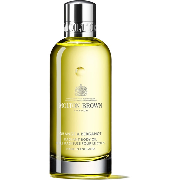 Molton Brown Orange & Bergamot Radiant Body Oil 100 ml glødgivende kroppsolje i klar glassflaske med gyllen olje og sølvkork