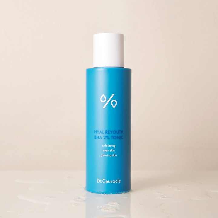 Dr. Ceuracle Hyal Reyouth BHA 2% Tonic 100 ml eksfolierende toner i blå flaske med hvit kork og dråpesymbol.
