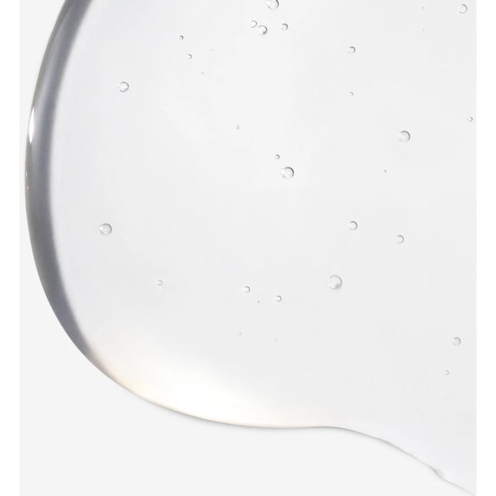 Dermalogica PreCleanse 150 ml cleansing oil har en klar og flytende tekstur med små bobler som løser opp smuss