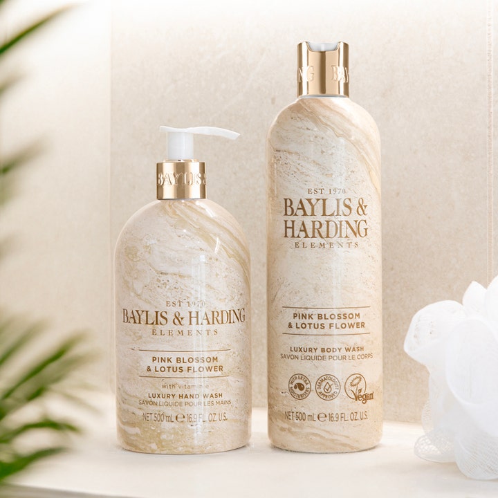 Baylis & Harding Elements Hand Wash 500 ml rengjørende håndsåpe og dusjsåpe i beige marmordesign med hvit svamp.