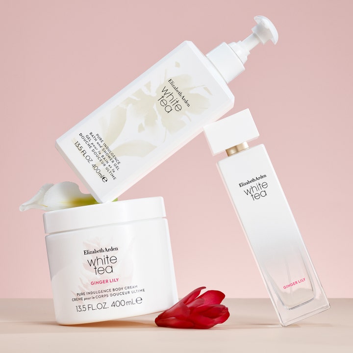 Elizabeth Arden White Tea Shower Gel 400 ml rengjørende dusjsåpe i hvit pumpeflaske med matchende produkter og blomster