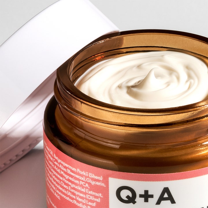 Q+A Collagen Face Cream 50 g fuktighetsgivende dagkrem i brun krukke som viser den rike, hvite teksturen.