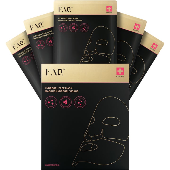 FAQ Hydrogel Face Mask 5x28 g fuktighetsgivende ansiktsmaske i svart og gull forpakning med fem poser bak